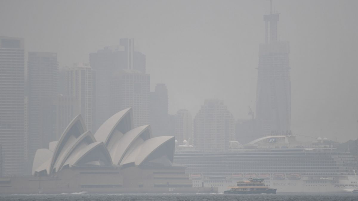 Das Opera House in Sydney ist von Rauch umhüllt. (Foto)