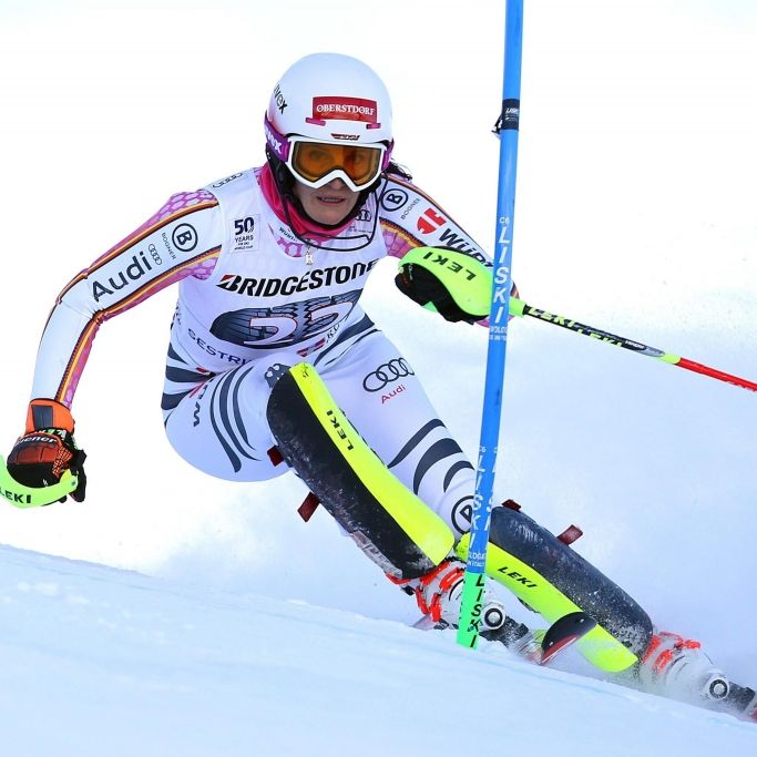 Rebensburg bei Weltcup-Premiere im Parallel-Riesenslalom früh draußen Rebensburg bei Weltcup-Premiere im Parallel-Riesenslalom früh draußen (Foto)