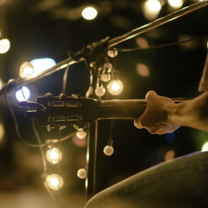 Todes-Drama bei Konzert! Sänger stirbt mitten auf der Bühne Todes-Drama bei Konzert! Sänger stirbt mitten auf der Bühne (Foto)