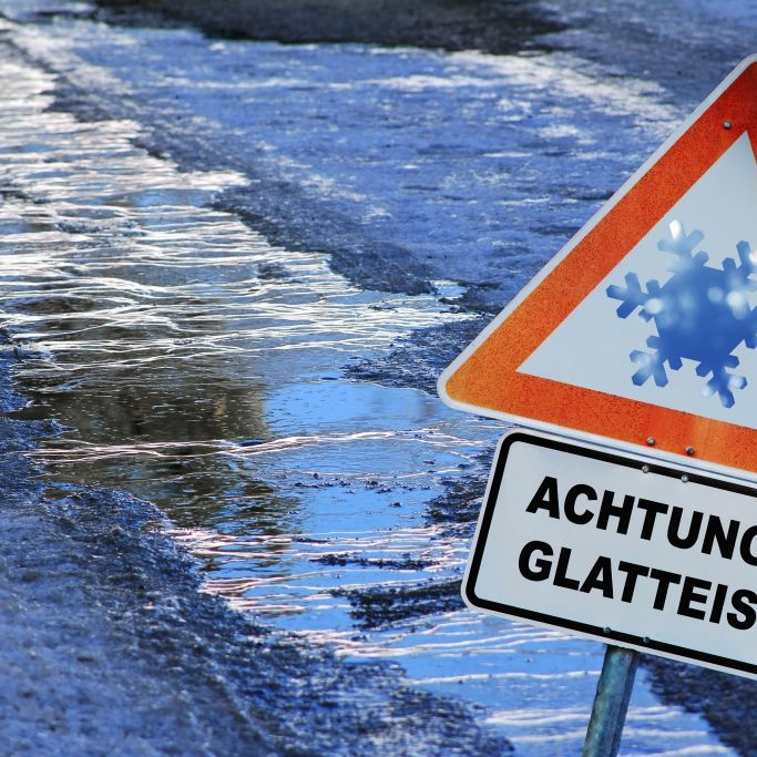 Achtung, Glatteis! HIER herrscht extreme Unfall-Gefahr Achtung, Glatteis! HIER herrscht extreme Unfall-Gefahr (Foto)