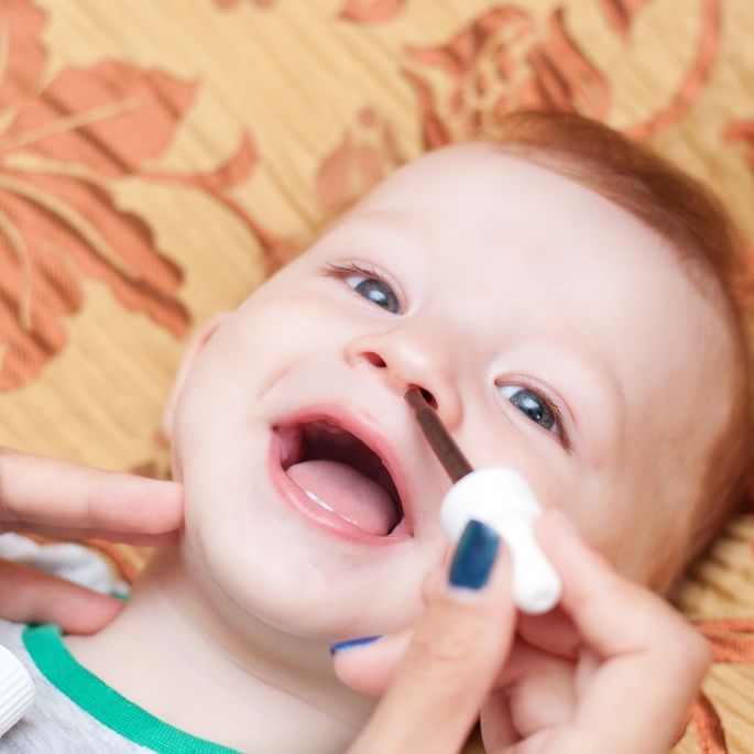 Achtung, Atemstillstand! Apotheker warnt vor DIESEN Baby-Nasentropfen