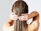 Haarspülungen sollen den Haaren Feuchtigkeit spenden, doch viele enthalten bedenklich Inhaltsstoffe. (Foto)