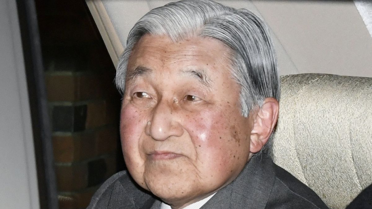 Große Sorge um Japans ehemaligen Kaiser Akihito: Der 86-Jährige habe in seiner Residenz in Tokio vorübergehend das Bewusstsein verloren und sei kollabiert. (Foto)