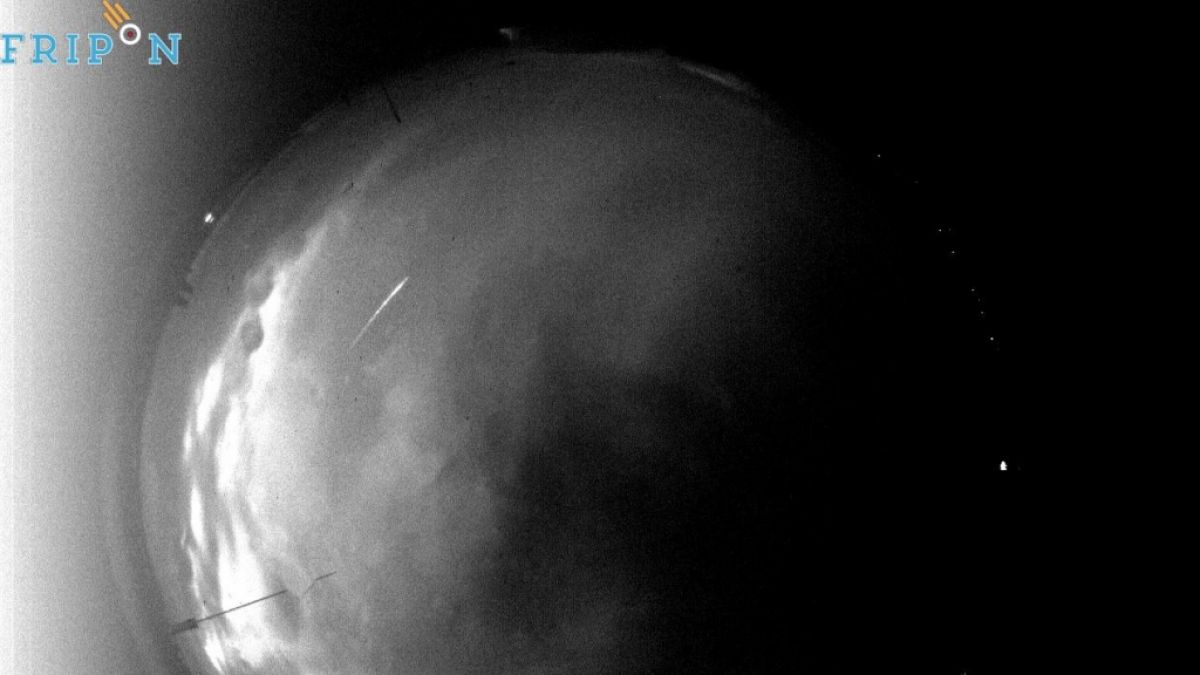 Die All-Sky-Kamera auf dem Dach des Universitägsgebäudes in wechloy registrierte den Feuerball trotz des stark bedeckten Himmels. (Foto)