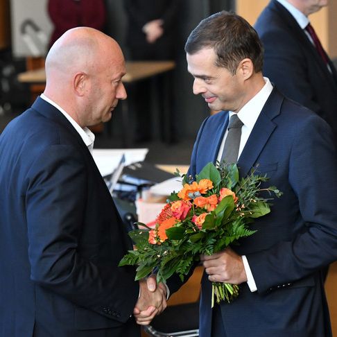 Wahl-Sensation in Thüringen! FDP-Kandidat ist neuer Ministerpräsident Wahl-Sensation in Thüringen! FDP-Kandidat ist neuer Ministerpräsident (Foto)