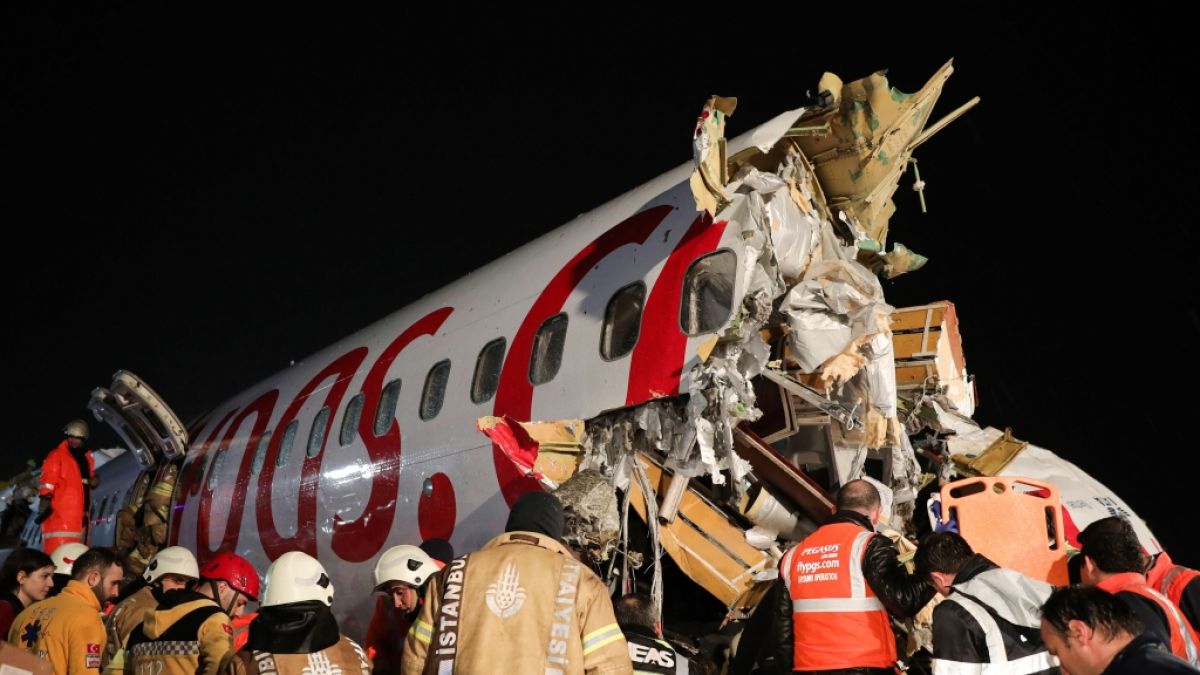 Bei einem Flugzeugunglück in Istanbul sind mindestens drei Menschen ums Leben gekommen. (Foto)
