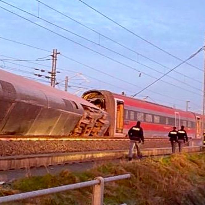 Hochgeschwindigkeitszug entgleist - zwei Tote, etliche Verletzte Hochgeschwindigkeitszug entgleist - zwei Tote, etliche Verletzte (Foto)