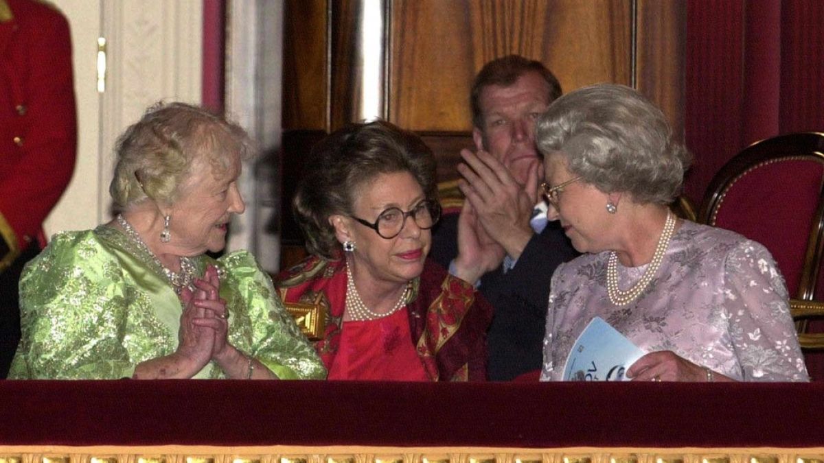 Prinzessin Margaret, hier bei einer Veranstaltung anlässlich des 100. Geburtstages von Queen Mum (li.), starb 2002 im Alter von 71 Jahren. (Foto)