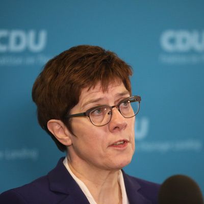 Nun doch keine Neuwahl? Kramp-Karrenbauer gewährt Schonfrist Nun doch keine Neuwahl? Kramp-Karrenbauer gewährt Schonfrist (Foto)