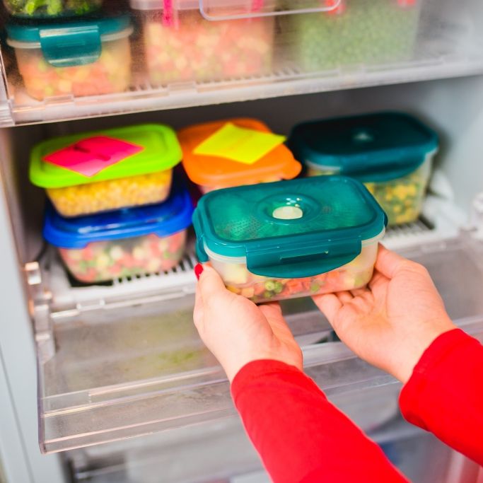 DESHALB sollten Sie Ihr Essen nie in Plastikdosen einfrieren