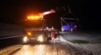 Nach dem schweren Unwetter zum Wochenbeginn macht den Menschen in Deutschland nun in vielen Teilen Glätte und Eis zu schaffen.