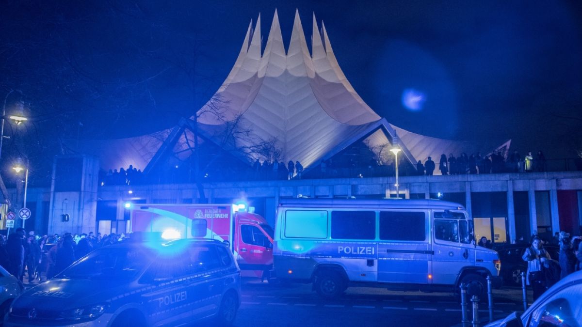 Vor der Berliner Tempodrom ist am Freitagabend eine Person durch Schüsse getötet wurden, weitere Personen wurden verletzt. (Foto)