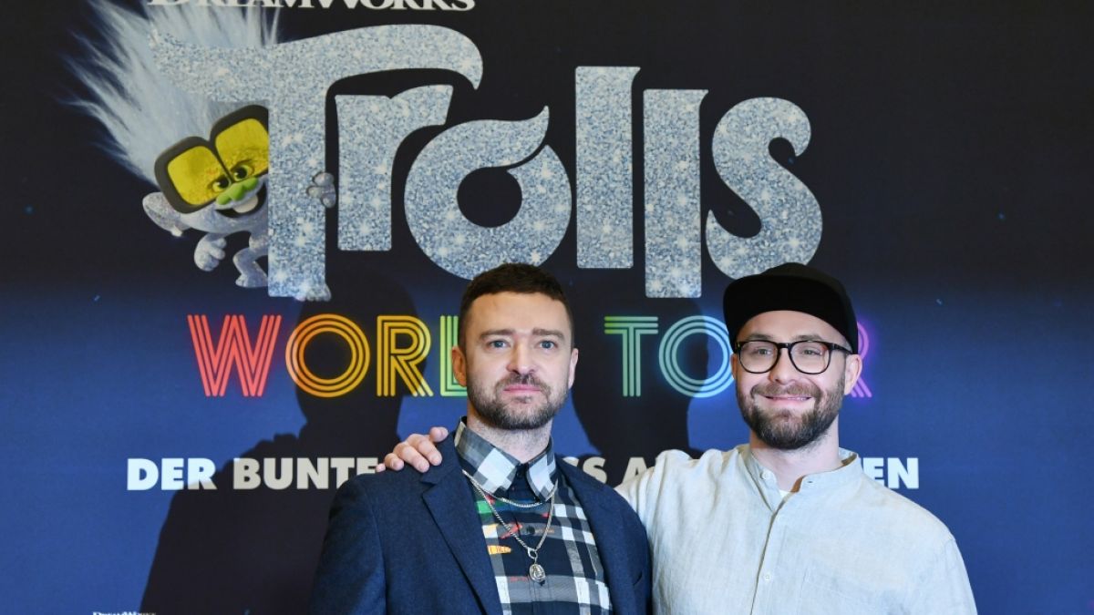 Justin Timberlake (l.) posiert mit Mark Forster für den Kinofilm "Trolls World Tour". (Foto)