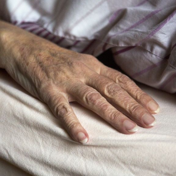 Pfleger (21) vergewaltigt blinde und gehörlose Rentnerin