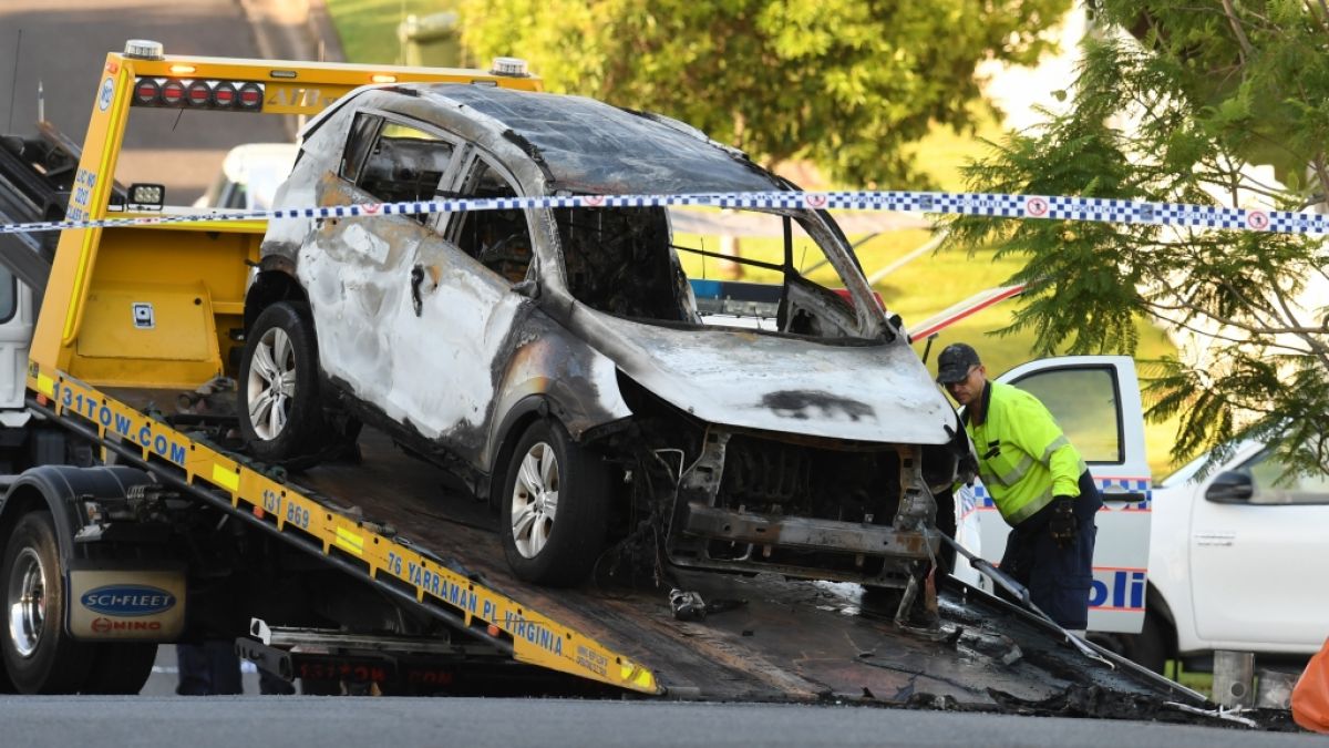 In diesem ausgebrannten Pkw starb eine fünfköpfige Familie in Australien. Die schwerverletzte Mutter der drei toten Kinder erlag ihren Verletzungen im Krankenhaus. (Foto)