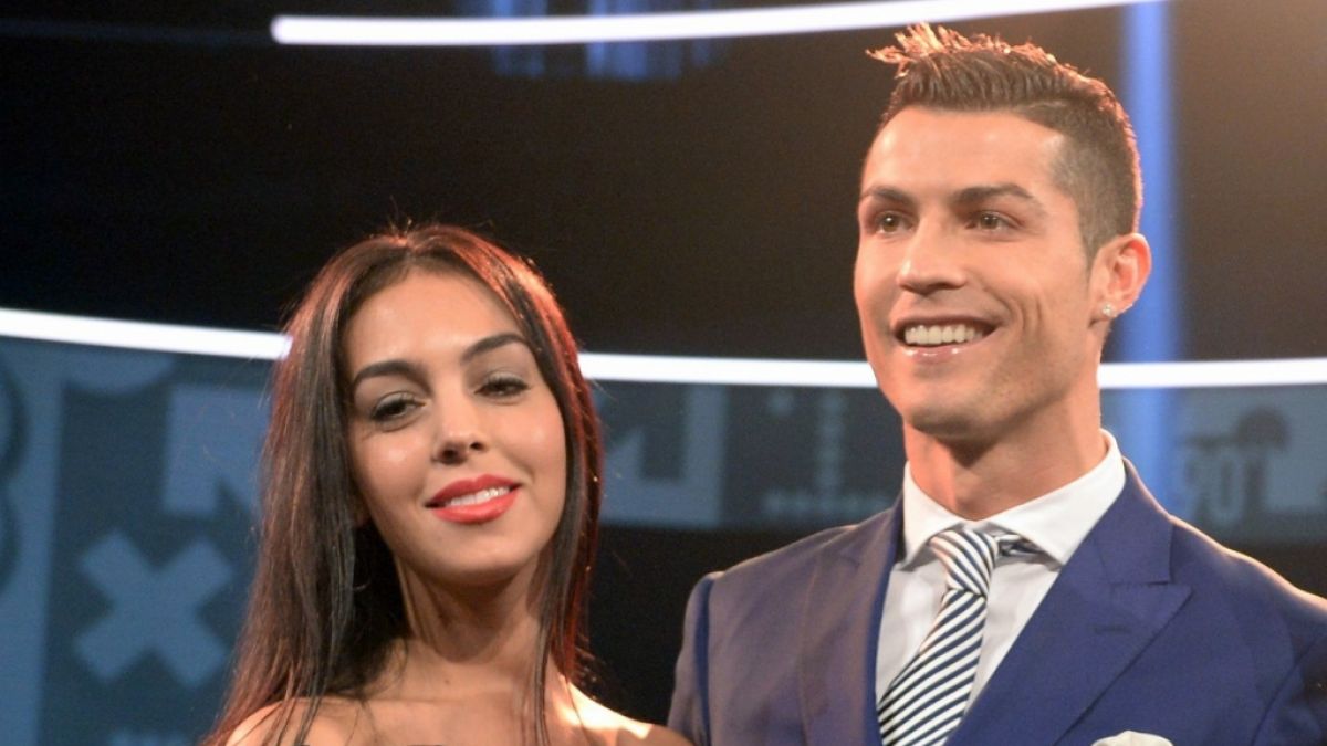 Cristiano Ronaldo mit seiner Verlobten Georgina Rodriguez.  (Foto)