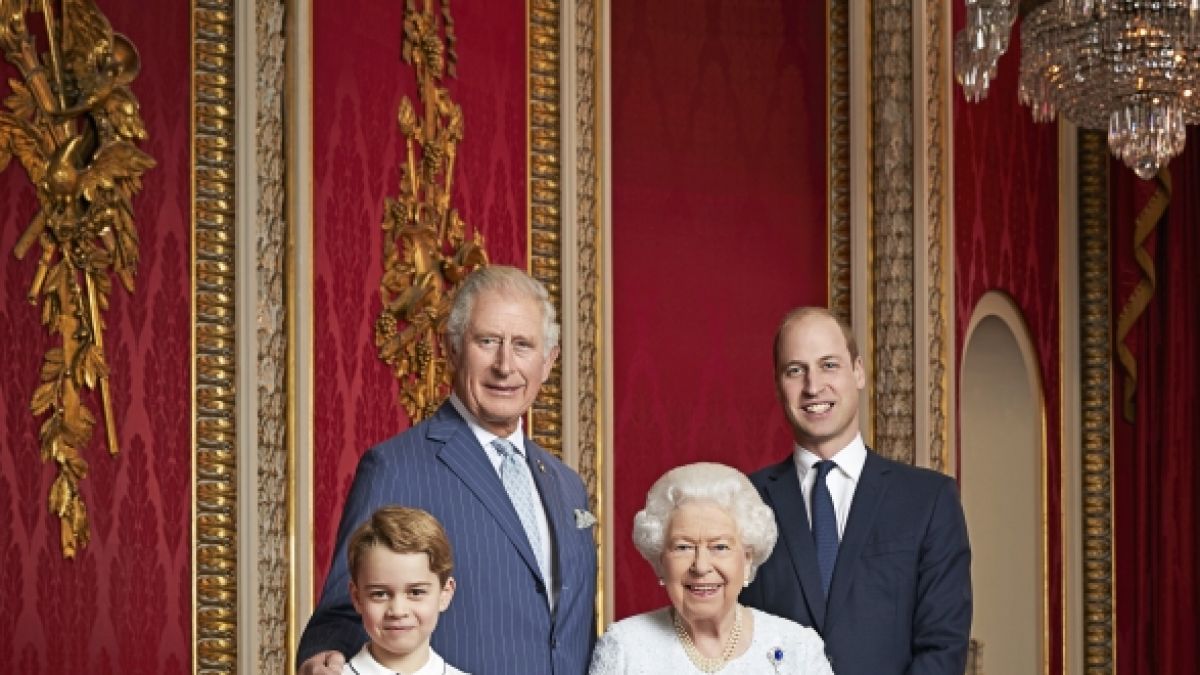 Queen Elizabeth II. strahlt im Kreise der künftigen Könige von England. (Foto)