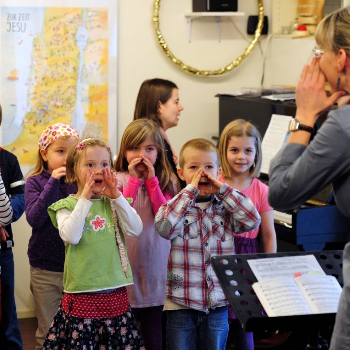 DARUM singen die Kids im Kindergarten bald Songs auf Arabisch