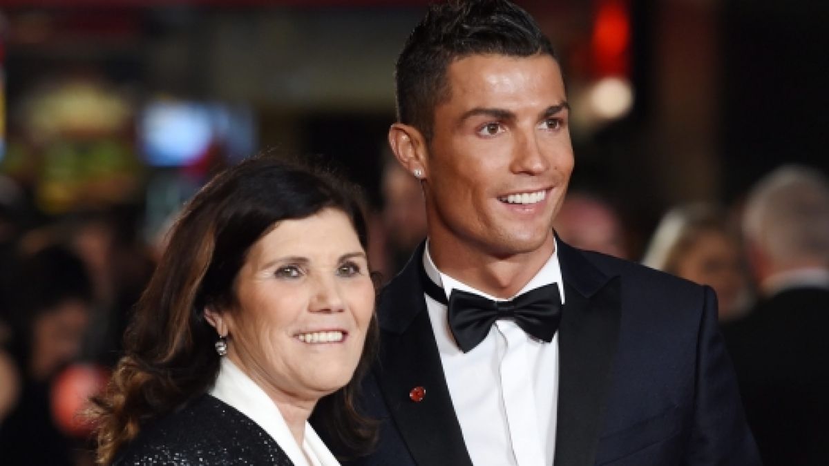 Cristiano Ronaldo mit seiner Mutter Dolores Aveiro. (Foto)
