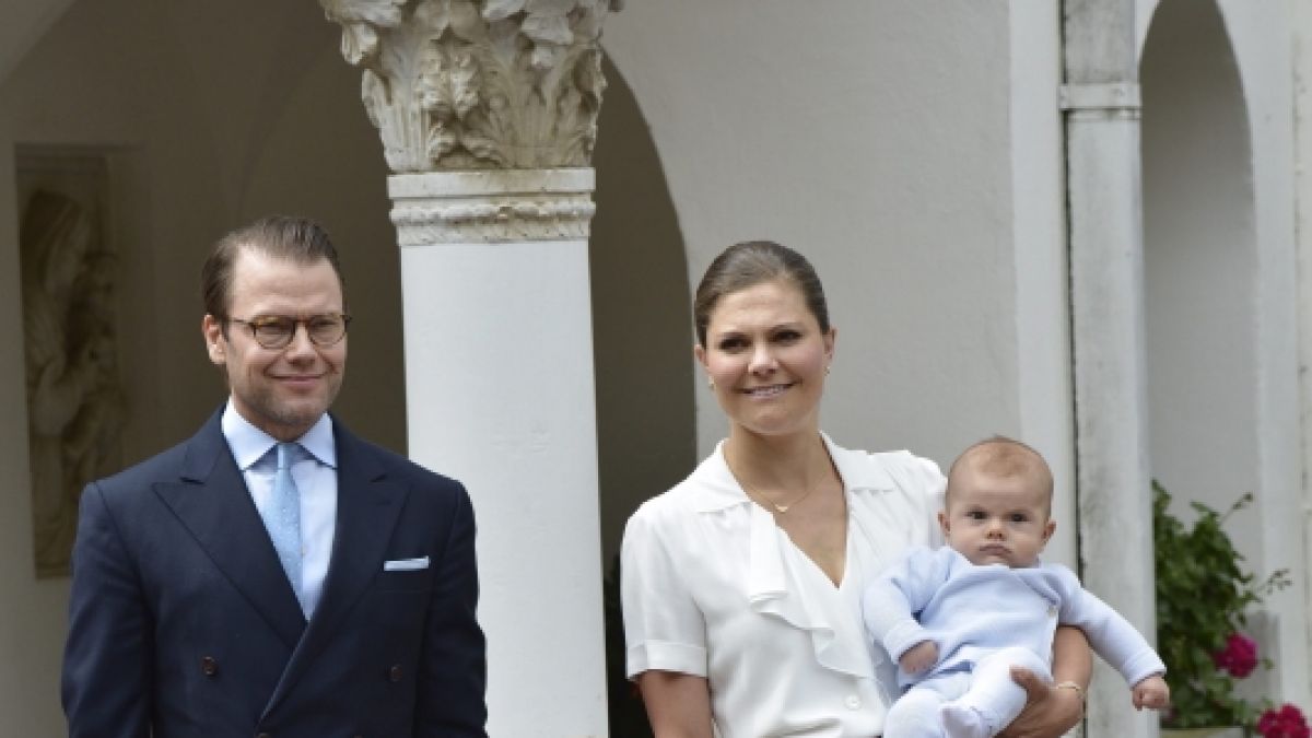 Kronprinzessin Victoria von Schweden mit Ehemann Daniel Westling und ihren beiden Kindern. (Foto)