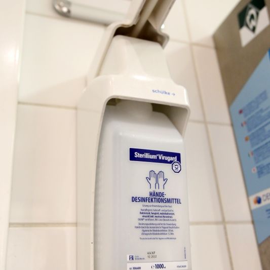 Ausnahmezustand droht! Aldi verkauft ab heute wieder Desinfektionsmittel Ausnahmezustand droht! Aldi verkauft ab heute wieder Desinfektionsmittel (Foto)