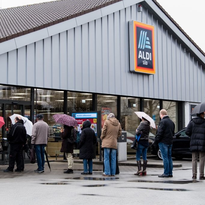 Aldi-Desinfektionshölle! So spottet Twitter über Hamsterkäufe Aldi-Desinfektionshölle! So spottet Twitter über Hamsterkäufe (Foto)