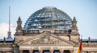 Erstmals gibt es einen bestätigten Fall einer Corona-Infektion im Deutschen Bundestag.