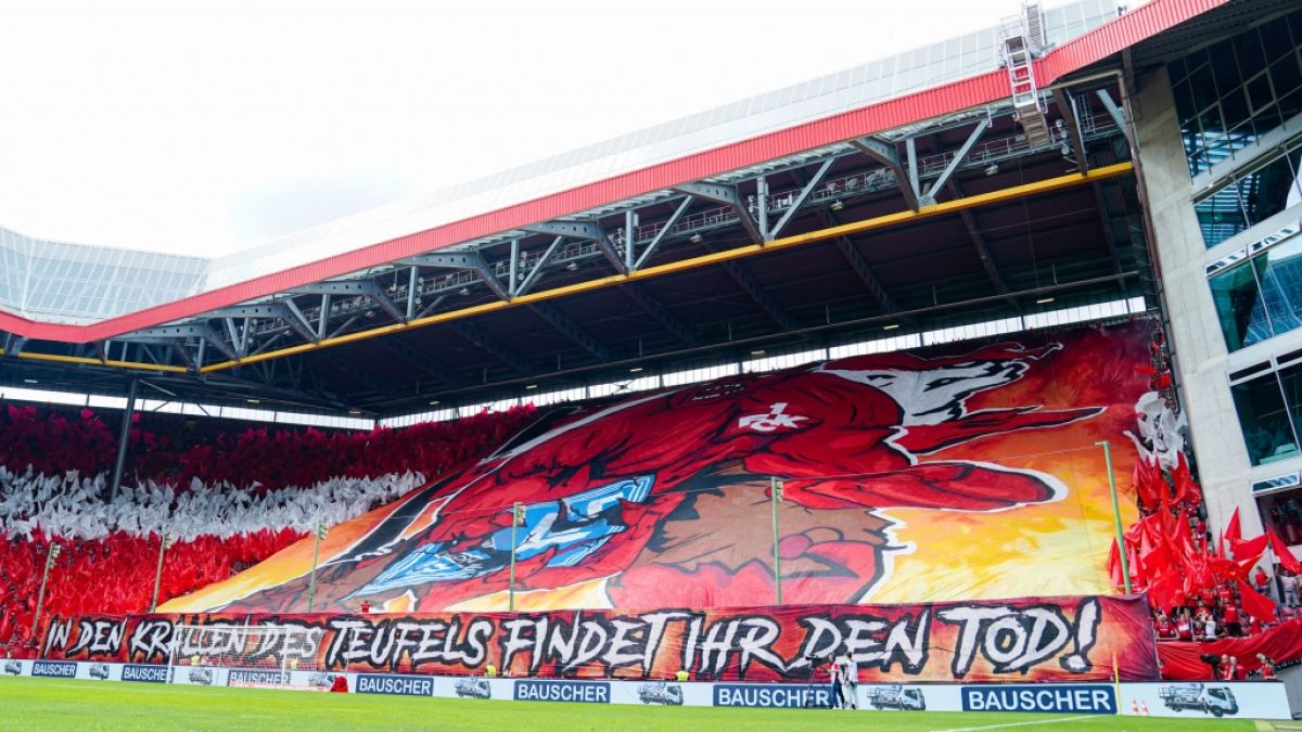 Die Fans des 1. FC Kaiserslautern unterstützen ihren Verein mit vollen Kräften. (Symbolbild) (Foto)