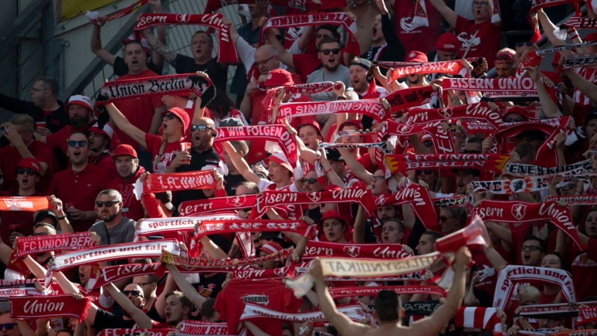 Die Fans des 1. FC Union Berlin unterstützen ihren Verein. (Symbolbild) (Foto)