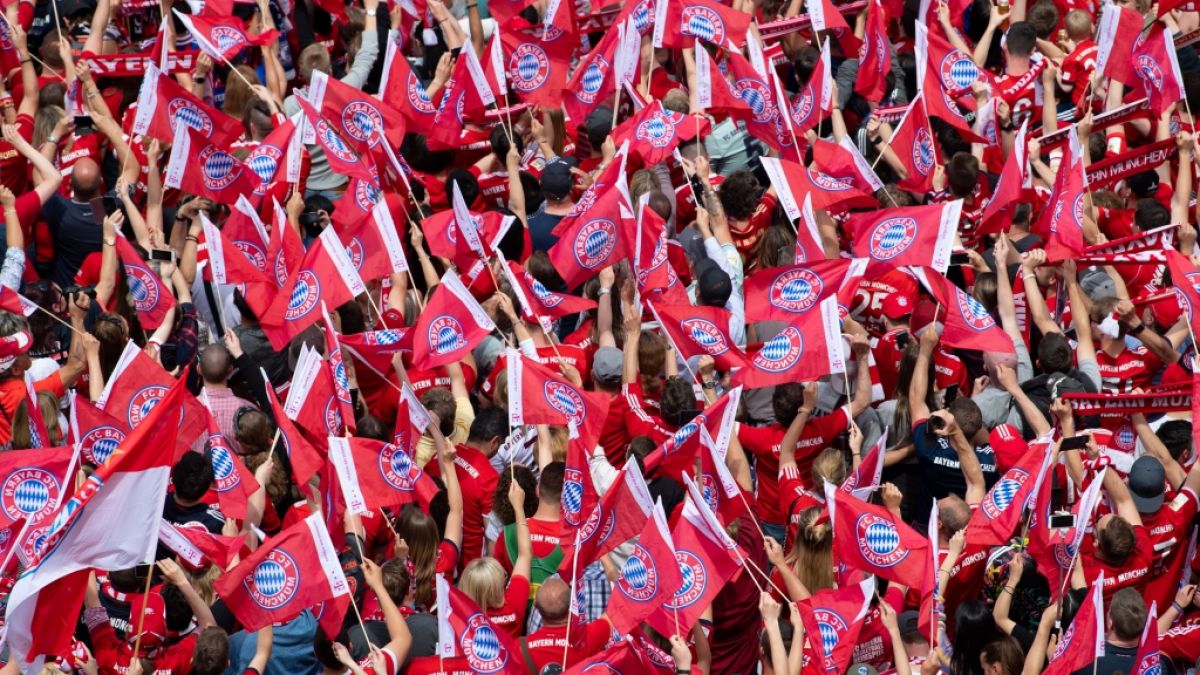 Die Fans des FC Bayern München zeigen ihrem Verein, wie sehr sie hinter ihm stehen. (Symbolbild) (Foto)