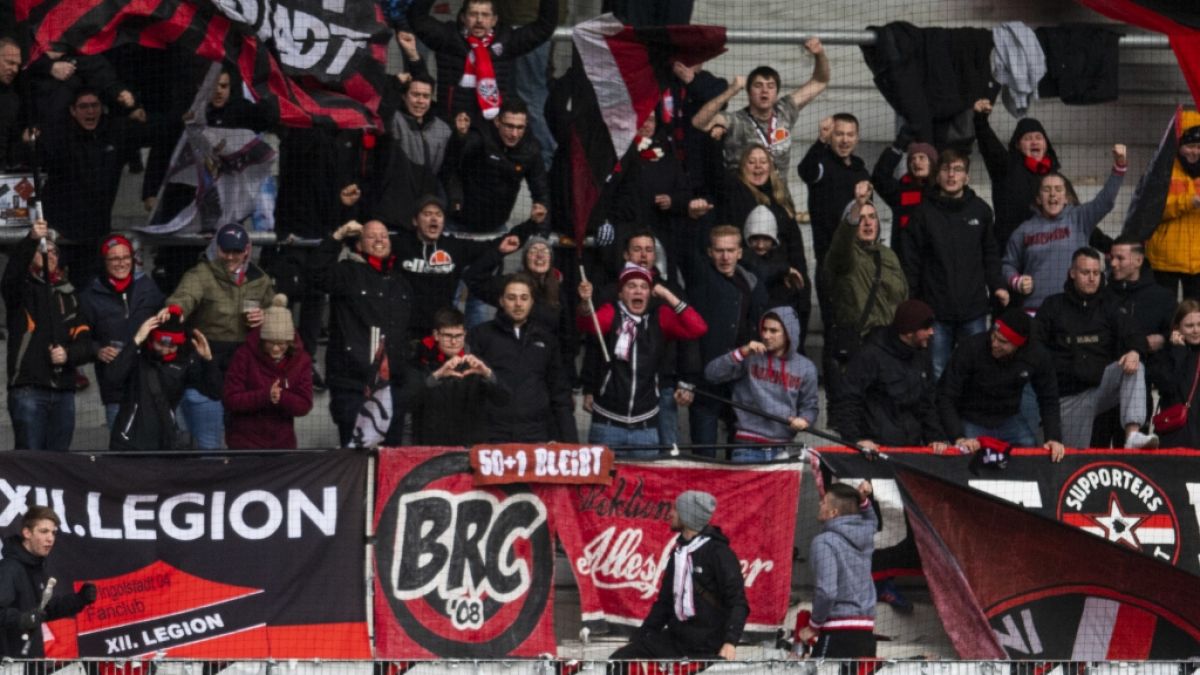 Die Mannschaft von Ingolstadt 04 wird von den Fans lautstark unterstützt. (Symbolbild) (Foto)