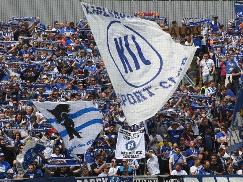 Karlsruher SC - Holstein Kiel im Live-Stream und TV: Wohin gehen am 21.02.2026 die Punkte bei KSC gegen Kiel?