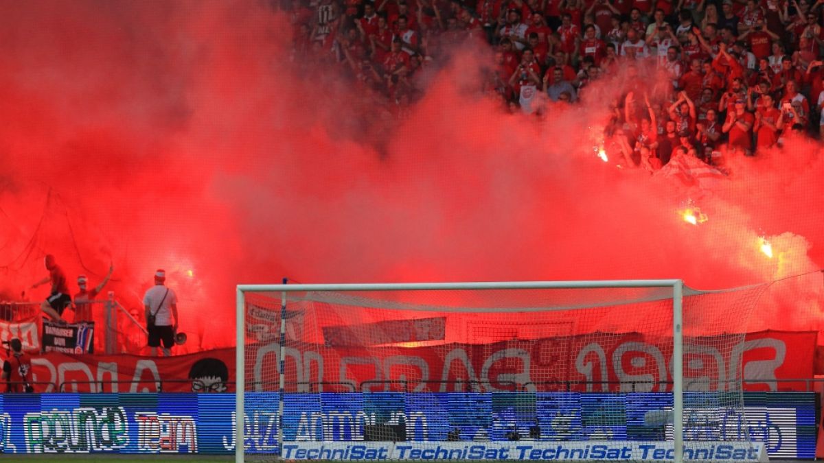 Die Unterstützung der Fans für Rot-Weiß Erfurt kann verschiedene Formen annehmen. (Symbolbild) (Foto)