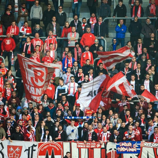Regensburg geht gegen HSV Zuhause unter