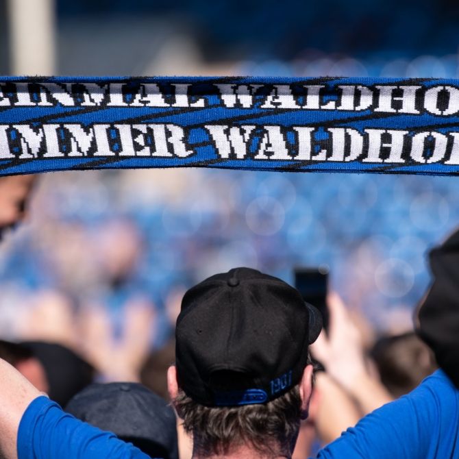 Die Fans vom SV Waldhof Mannheim tun was sie können, um ihren Verein zu unterstützen. (Symbolbild)