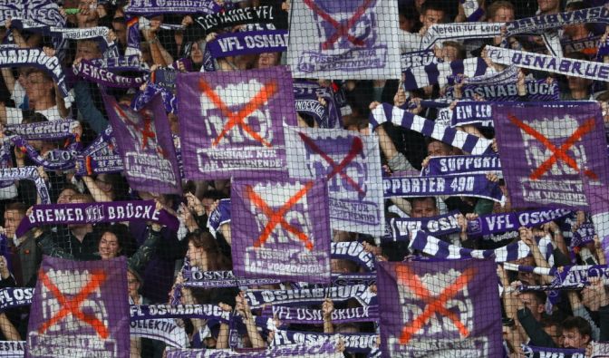 Die Fans vom VfL Osnabrück feuern ihre Mannschaft nach Leibeskräften an. (Symbolbild)