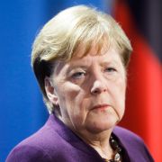 Merkel berät mit Ministerpräsidenten über schärfere Corona-Maßnahmen.
