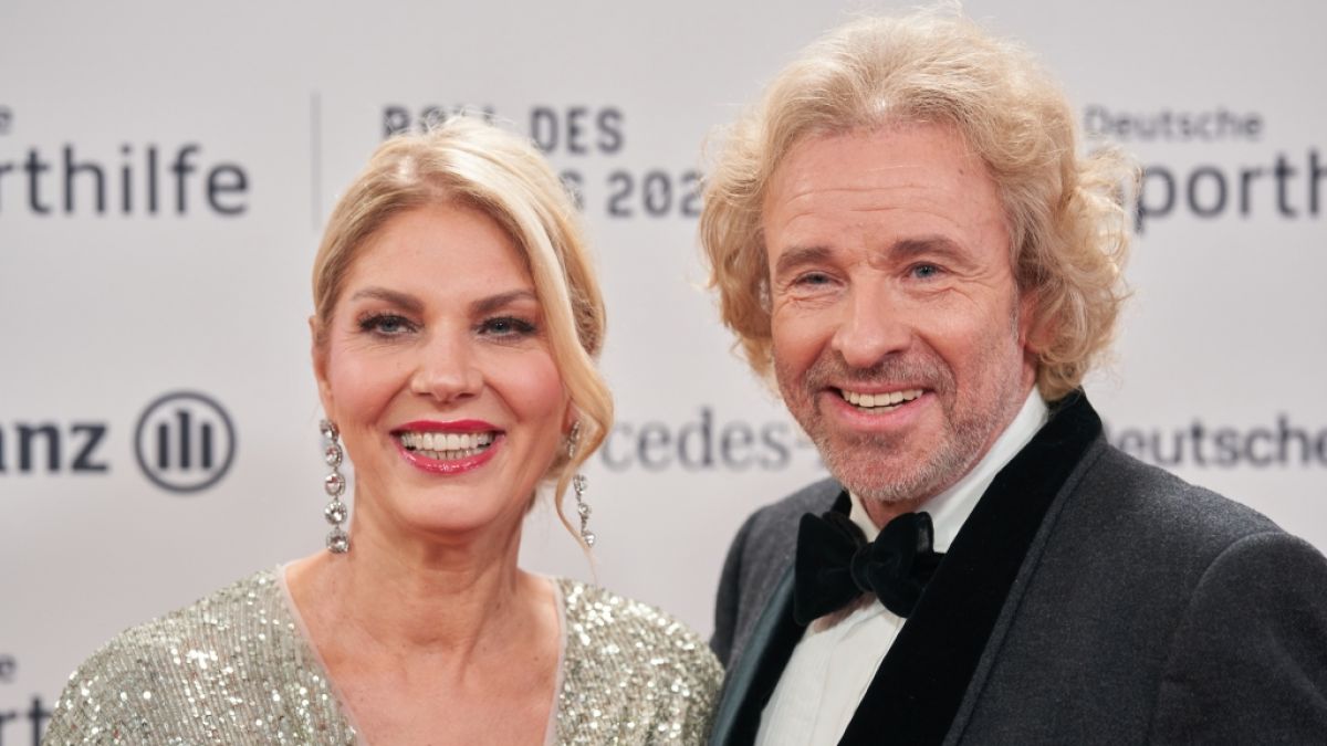 Entertainer Thomas Gottschalk steht mit seiner Ehefrau Karina beim 50. Ball des Sports auf dem roten Teppich. Entertainer Thomas Gottschalk steht mit seiner Ehefrau Karina beim 50. Ball des Sports auf dem roten Teppich. (Foto)