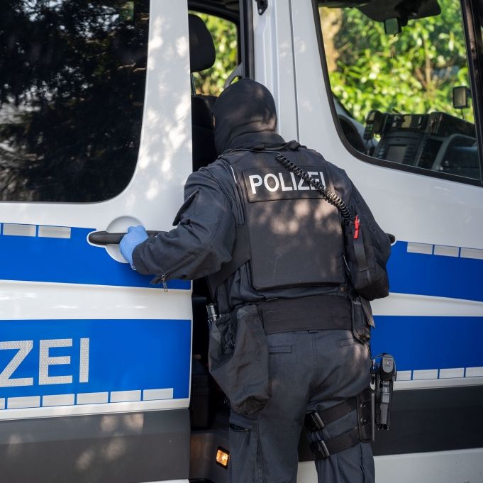 Waffensammler! SO gefährlich sind die Reichsbürger wirklich Waffensammler! SO gefährlich sind die Reichsbürger wirklich (Foto)