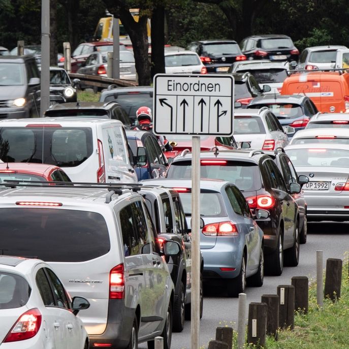 Weniger Staus! Deshalb sind die Straßen am Wochenende (fast) frei Weniger Staus! Deshalb sind die Straßen am Wochenende (fast) frei (Foto)