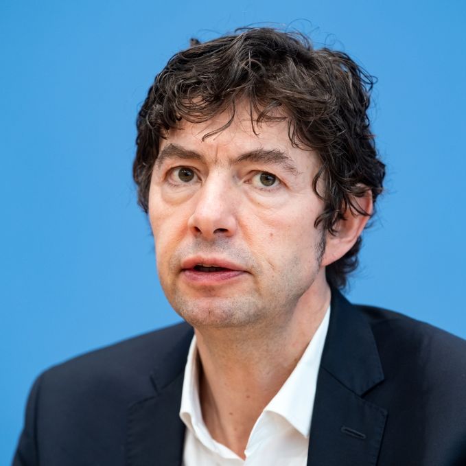 Virologe attackiert! Zieht er sich nun aus der Öffentlichkeit zurück? Virologe attackiert! Zieht er sich nun aus der Öffentlichkeit zurück? (Foto)