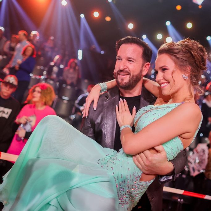 Bombe geplatzt! "Let's Dance"-Star und der Wendler haben sich verlobt Bombe geplatzt! "Let's Dance"-Star und der Wendler haben sich verlobt (Foto)