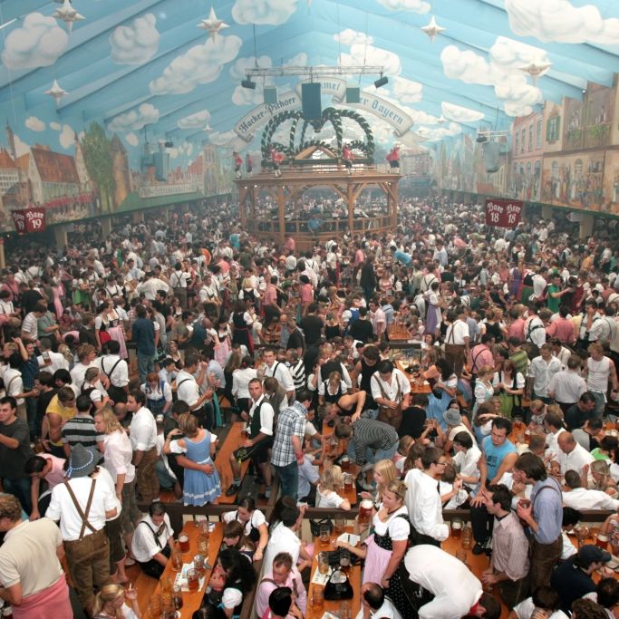 "Größtes Massenbesäufnis Deutschlands!" Twitter kocht nach Absage über "Größtes Massenbesäufnis Deutschlands!" Twitter kocht nach Absage über (Foto)