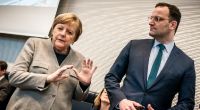 Bundeskanzlerin Angela Merkel (CDU) und Jens Spahn (CDU), Bundesminister für Gesundheit, bei einer Sitzung der CDU/CSU im Bundestag im März.