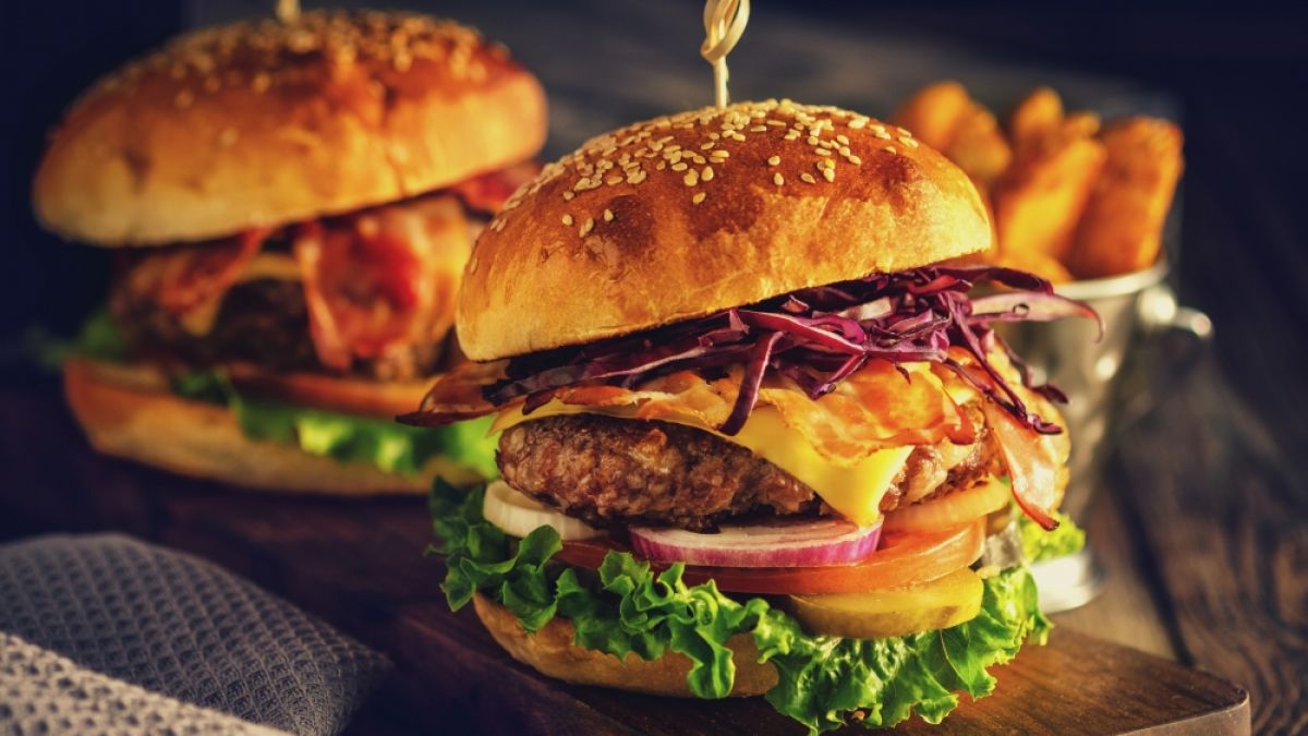 Erhöht der Verzehr von Fastfood wie Hamburgern tatsächlich das Risiko, an Alzheimer zu erkranken? (Foto)