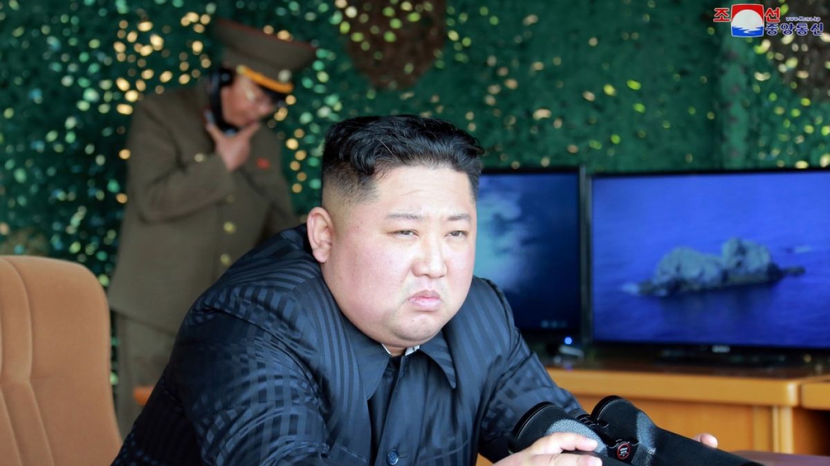 Tod oder lebendig? Um Kim Jong-un ringen sich aktuell zahlreiche Gerüchte. (Foto)