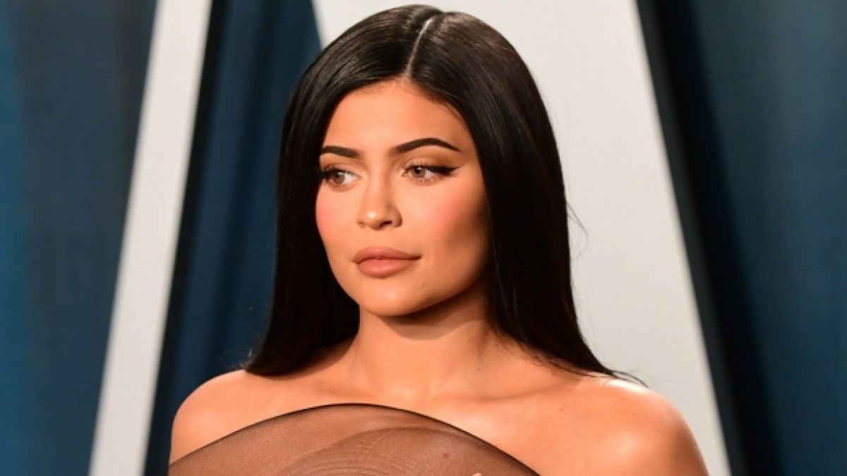 Zum Vergleich: Kylie Jenner topgestylt bei der Vanity Fair Oscar Party 2020. (Foto)