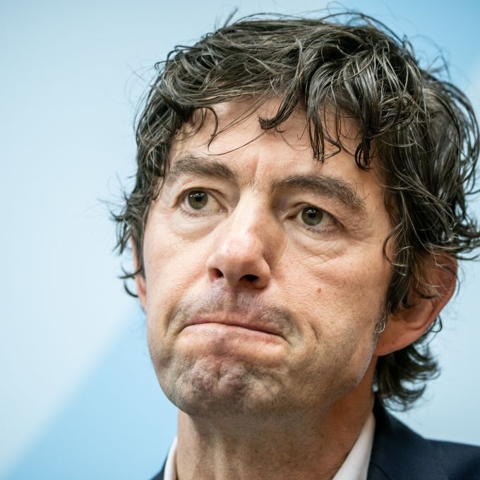 SO wollen Corona-Leugner den Virologen in die Knie zwingen SO wollen Corona-Leugner den Virologen in die Knie zwingen (Foto)