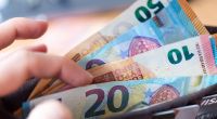 In der Coronakrise kommt es auf jeden Euro an - doch wie bekommt man sein Geld für Kitaplatz, Monatskarte oder Pauschalreise zurück?