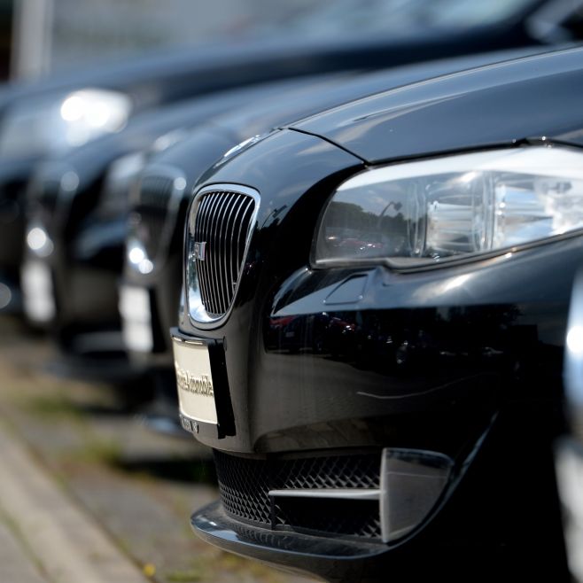 Abwrackprämie gefordert! Twitter wütet gegen Autobauer Abwrackprämie gefordert! Twitter wütet gegen Autobauer (Foto)